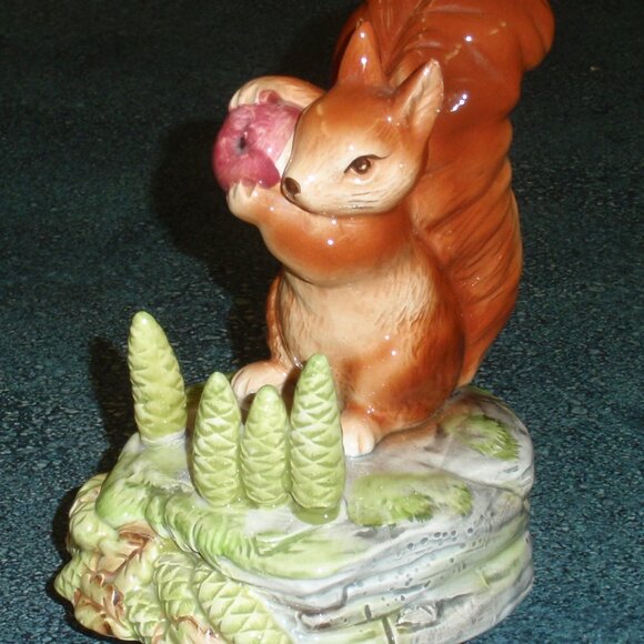 1978 Beatrix Potter "Squirrel Nutkin" Music Box Figurine Raindrops Keep Falling - Picture 4 of 9